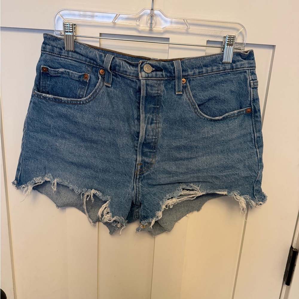 Levi’s 501 Classic medium Wash cut off Jean Shorts Size 31 Denim Button Fly